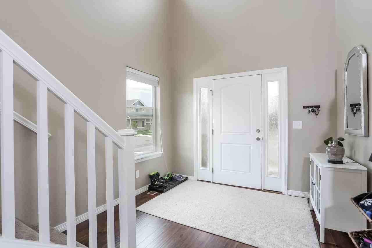 2851 Breton Way - Photo 5 of 38