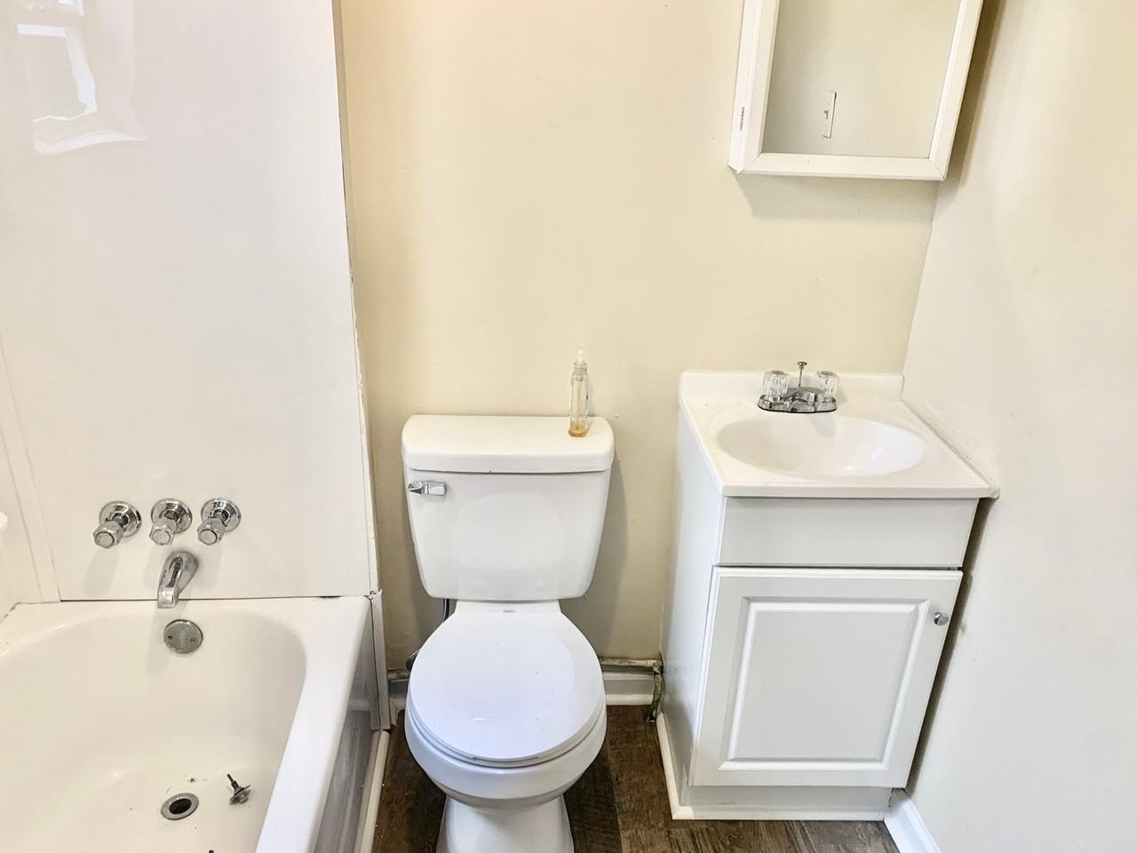 1069 Flint Hill St - Photo 3 of 12