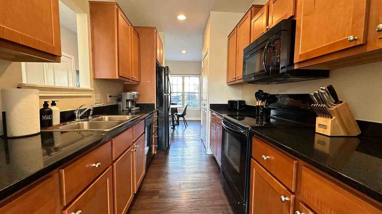 354 S Washington St - Photo 4 of 21