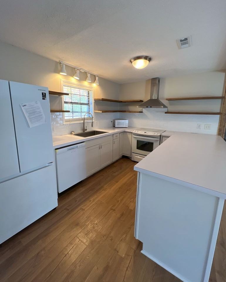 130 Richard Dr - Photo 2 of 12