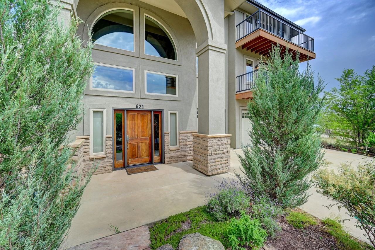 621 1st Ave - Photo 3 of 29