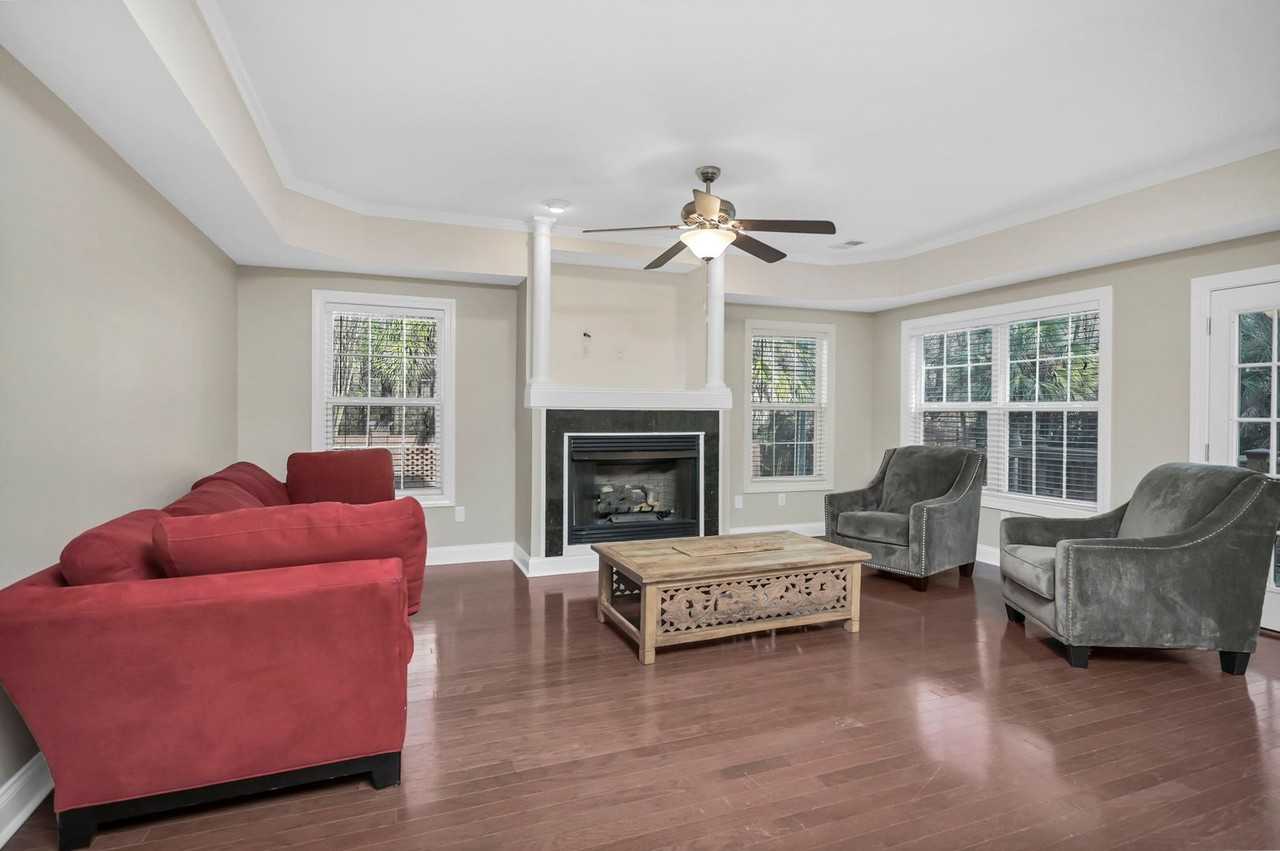 203 Naples Ave - Photo 4 of 39