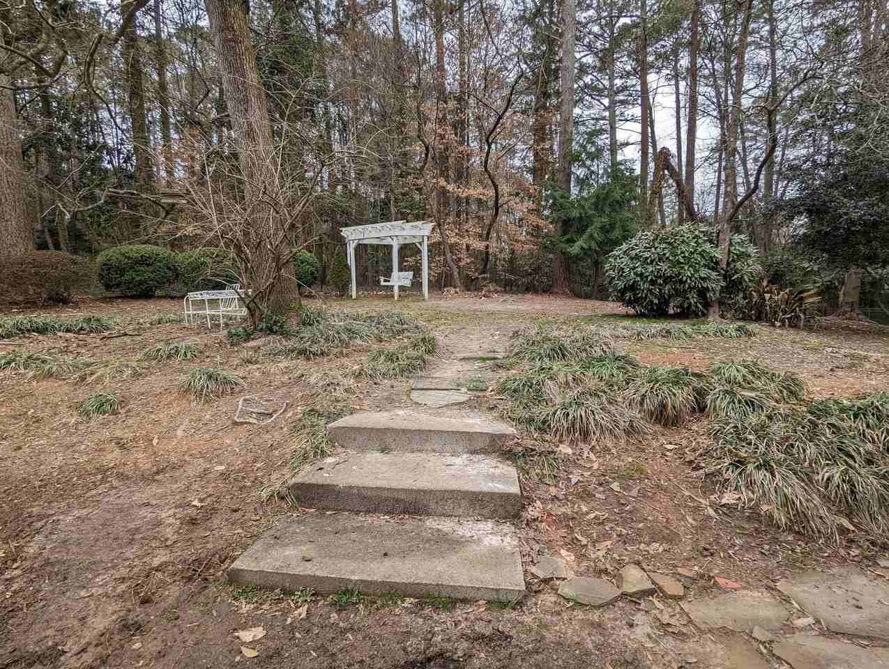 325 Lakeshore Dr Ne - Photo 4 of 40