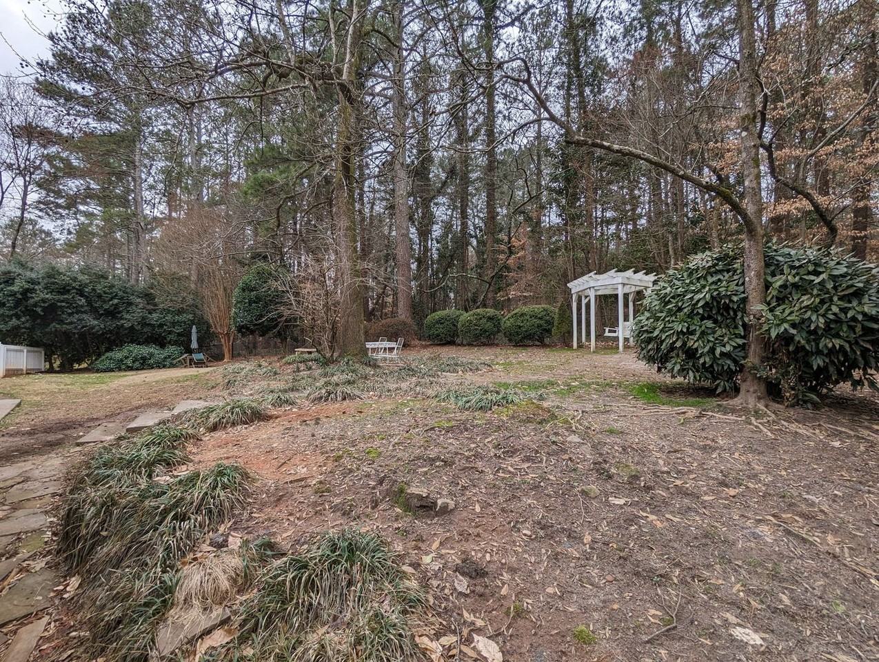 325 Lakeshore Dr Ne - Photo 5 of 40