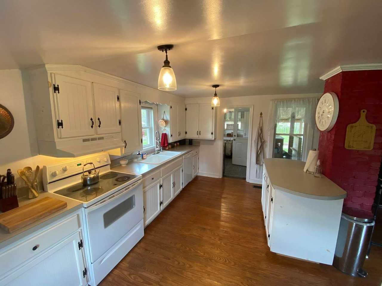 10597 White House Rd - Photo 2 of 9