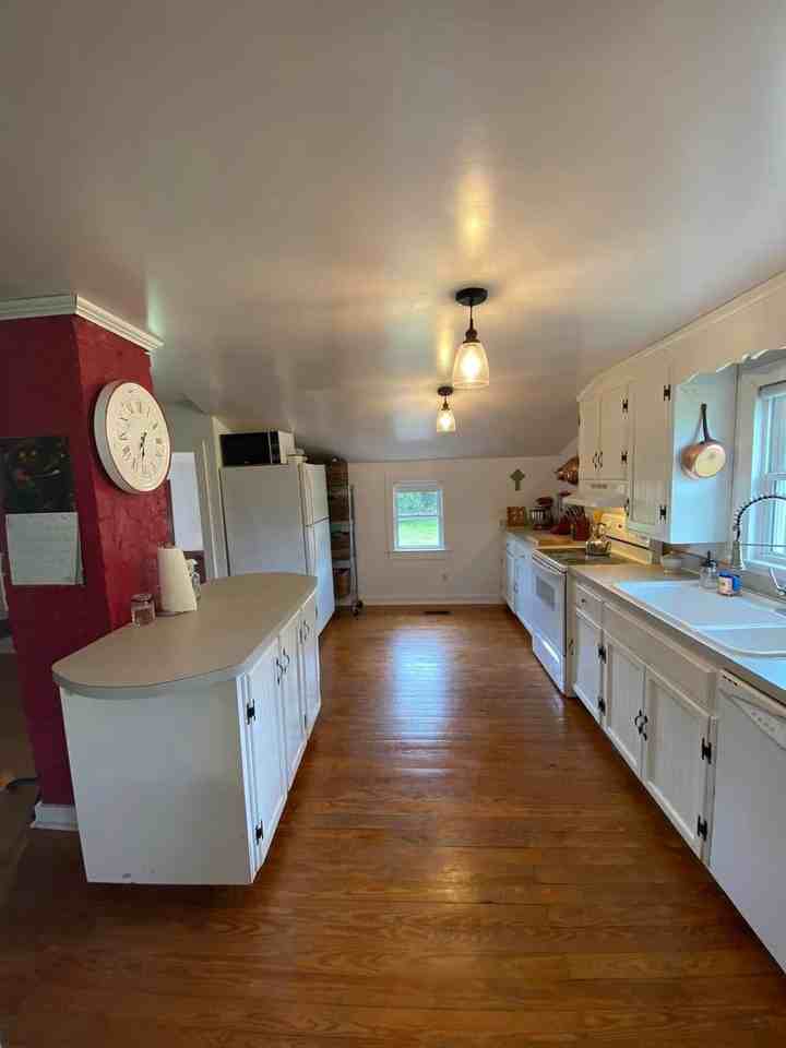 10597 White House Rd - Photo 3 of 9