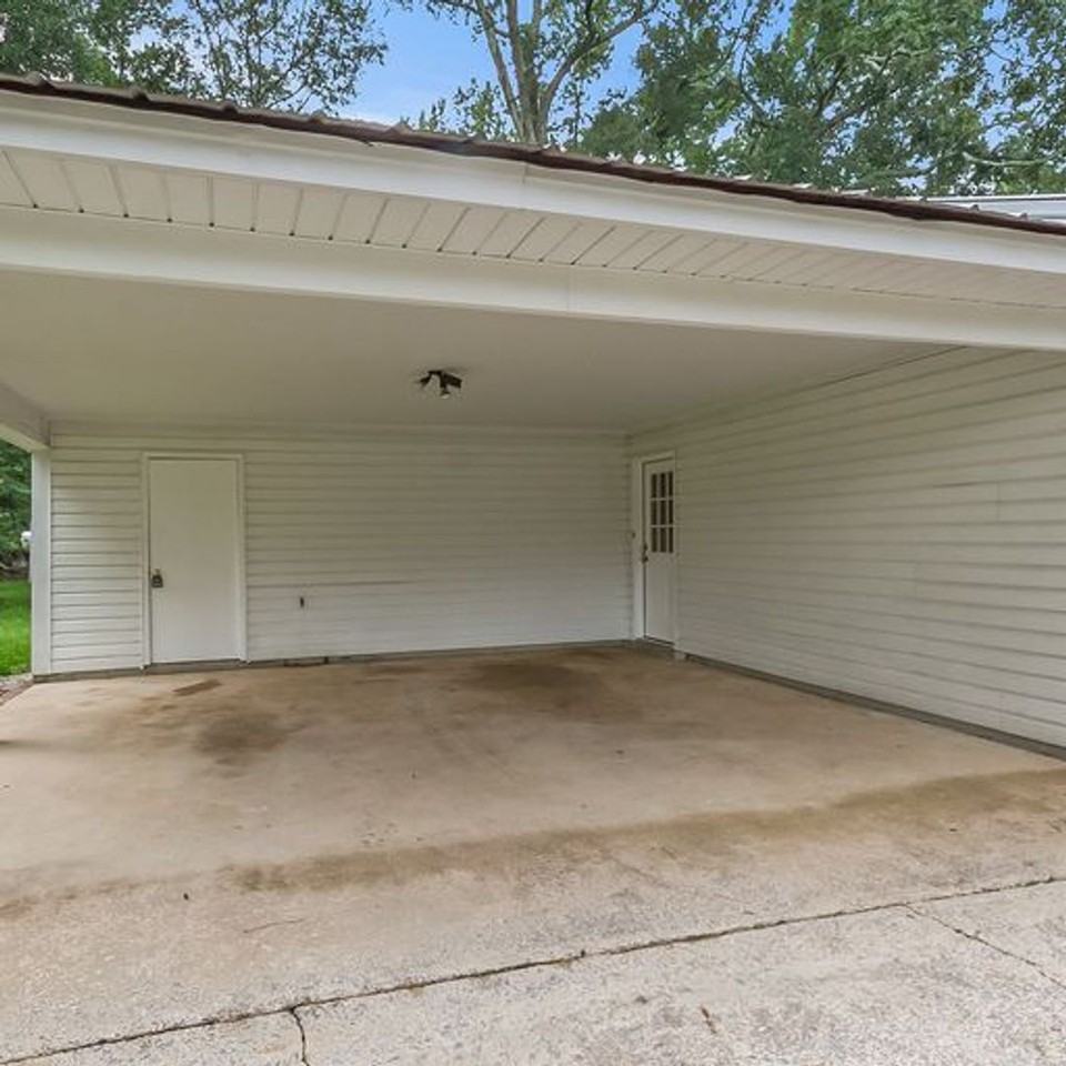 4215 Smith St - Photo 3 of 34