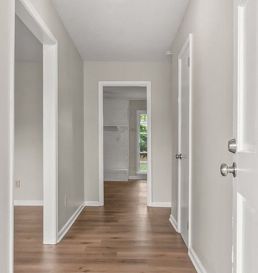 4215 Smith St - Photo 5 of 34
