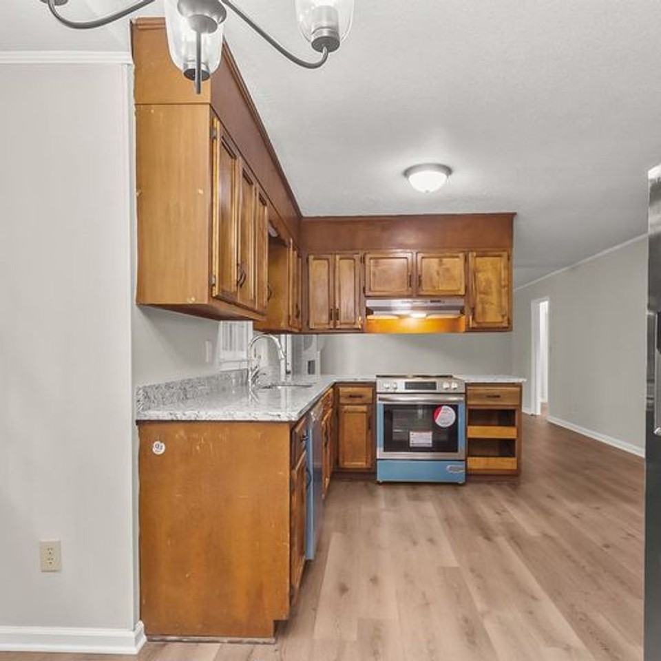 4215 Smith St - Photo 6 of 34