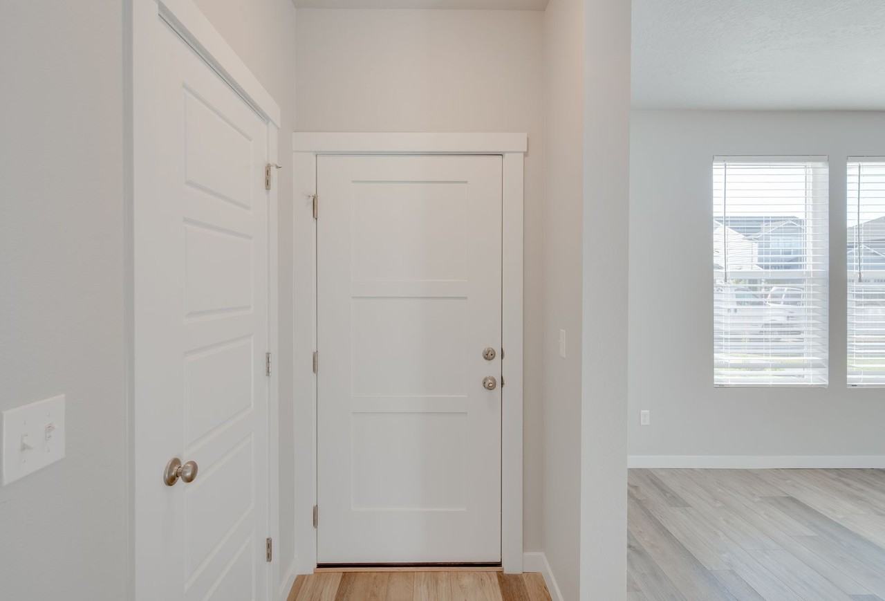 331 S Fritts Ave - Photo 2 of 23