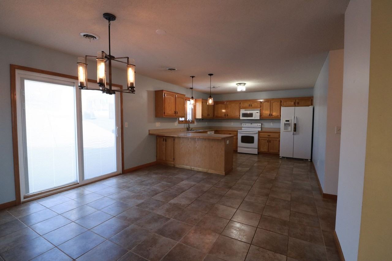 503 Bronco Way - Photo 6 of 21