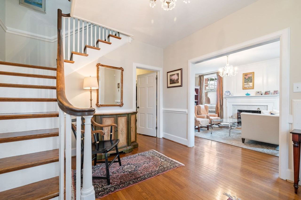 7445 Gleneagles Rd - Photo 3 of 43