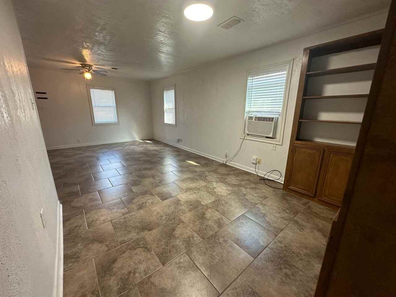 1725 E Lucas Dr - Photo 2 of 15