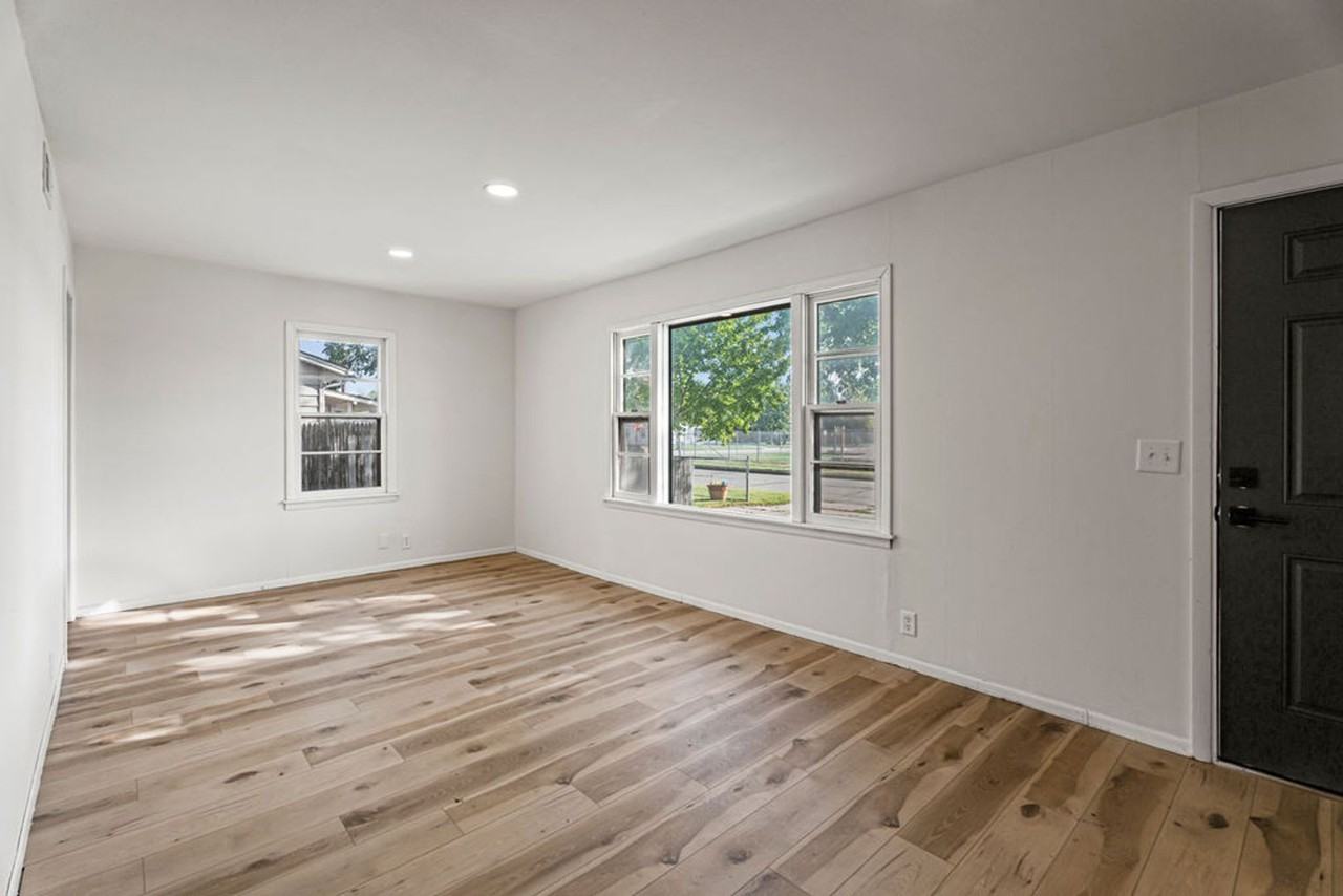 1609 S Gordon St - Photo 5 of 39