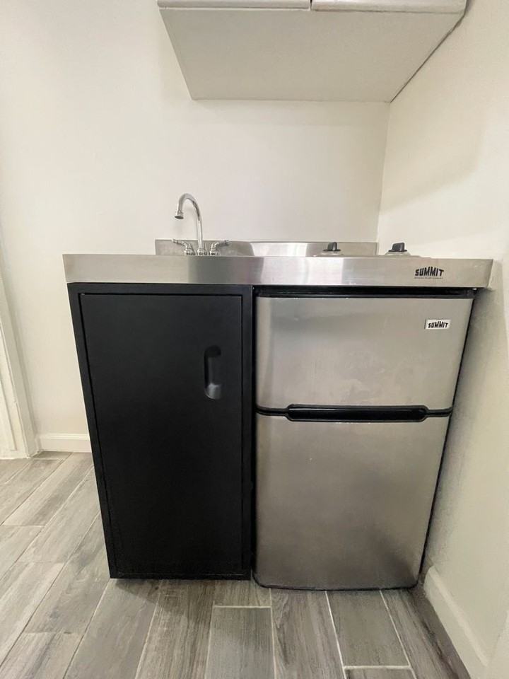 14816 Gilmore St #1B - Photo 4 of 7