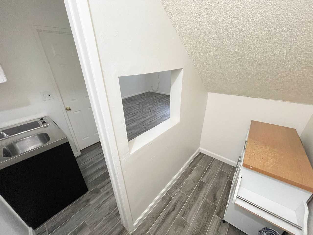 14816 Gilmore St #1B - Photo 5 of 7