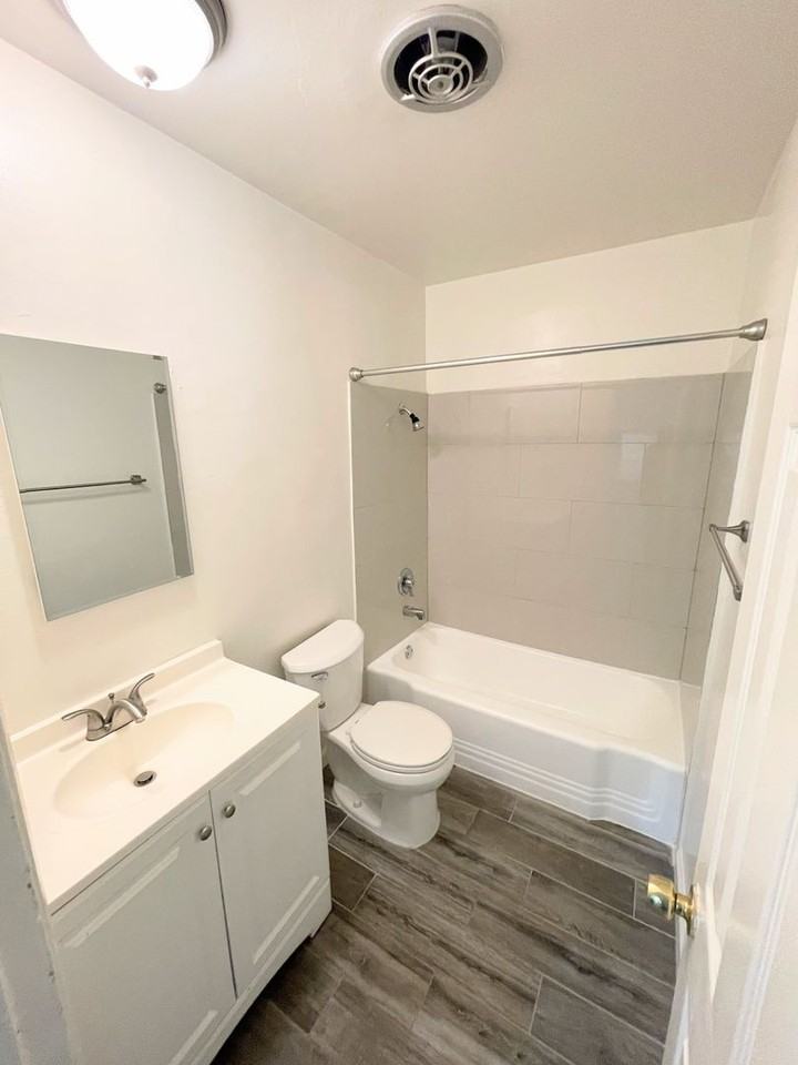 14816 Gilmore St #1B - Photo 7 of 7