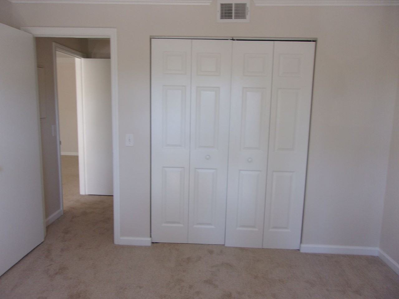 40 Point Comfort Rd - Photo 3 of 26