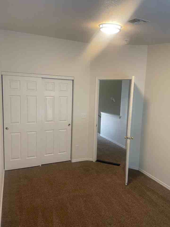 672 Nw Pinkston Ct - Photo 3 of 25