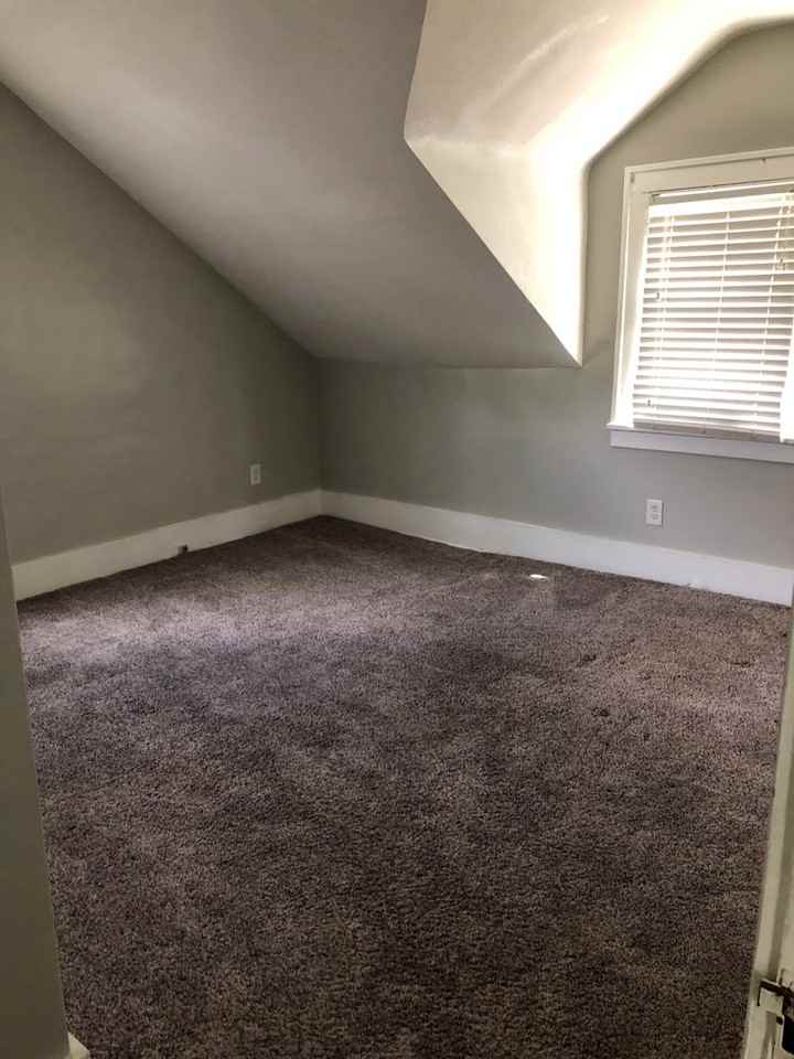 2213 39th St - Photo 3 of 8