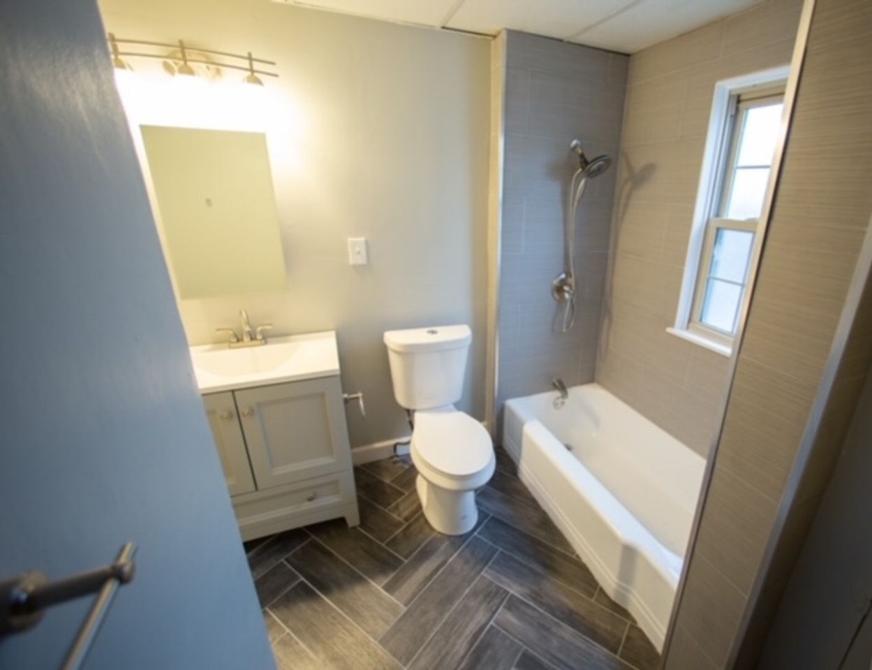 4729 E 85th St - Photo 4 of 10