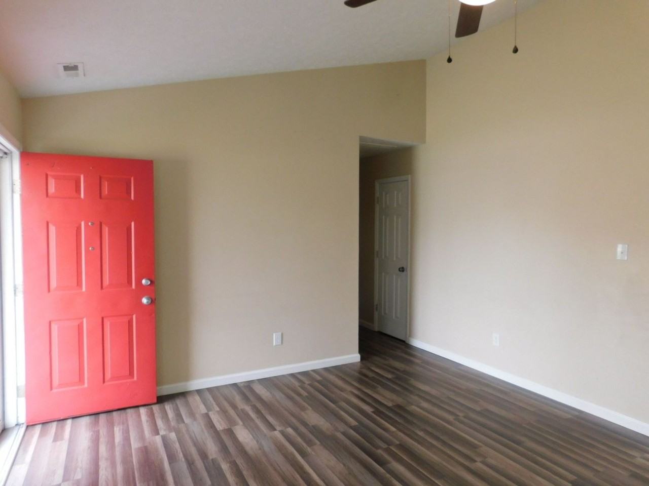 403 Cottonwood Ct - Photo 3 of 24