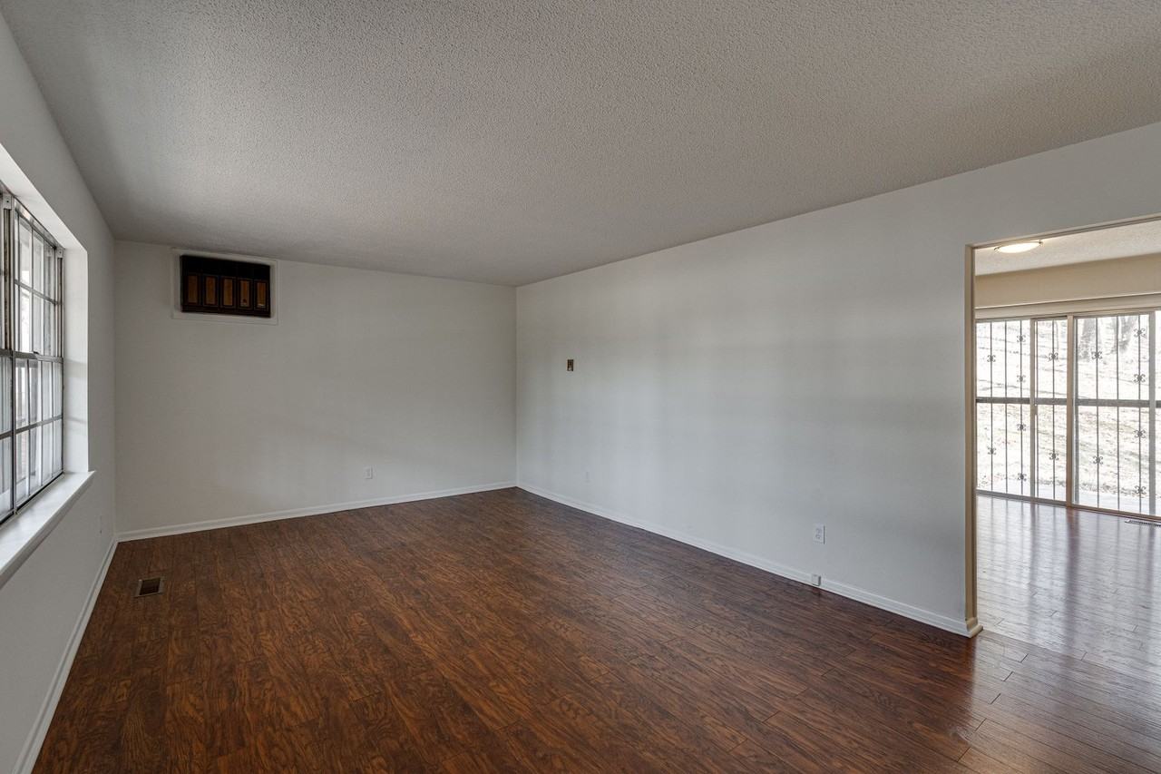 2106 Dabney Dr - Photo 3 of 11