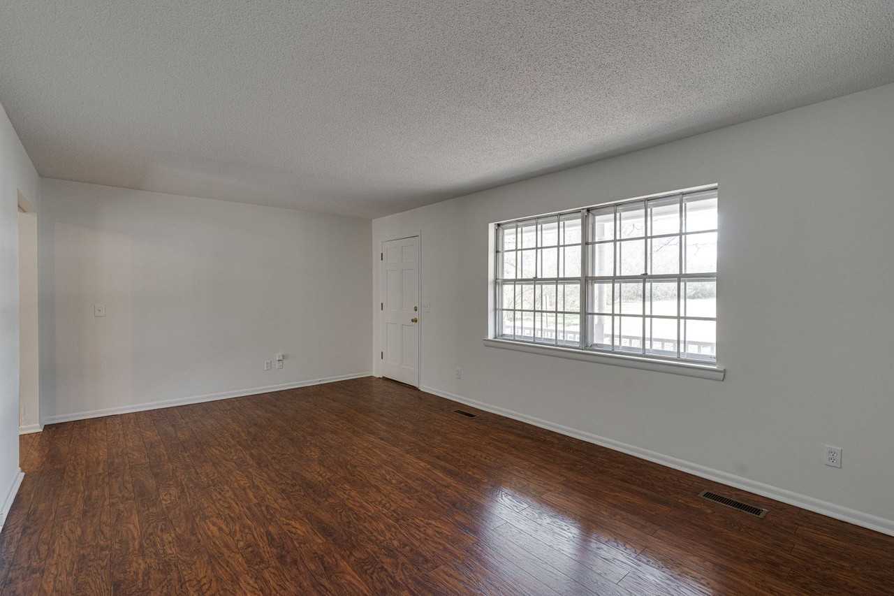 2106 Dabney Dr - Photo 4 of 11