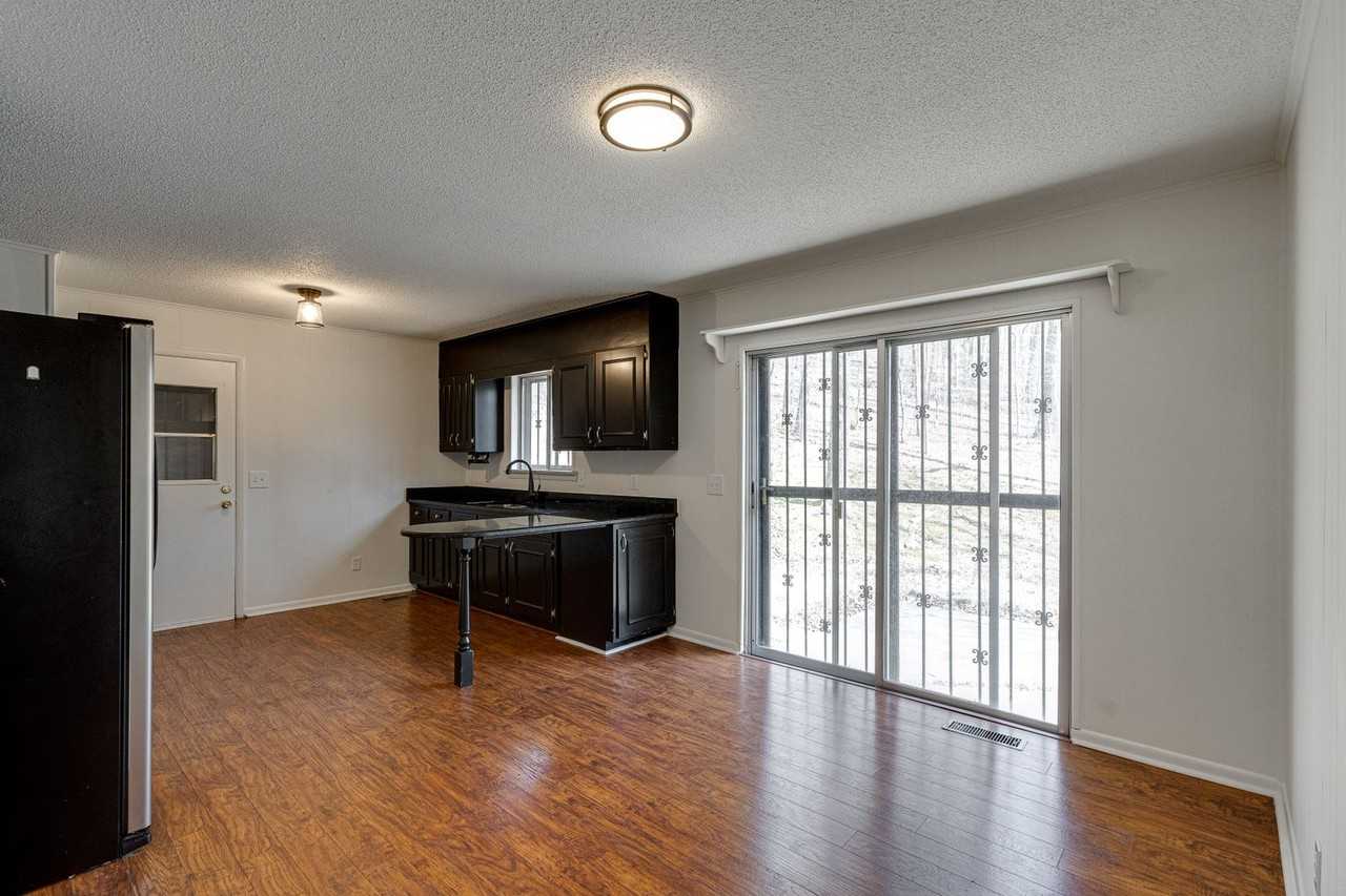 2106 Dabney Dr - Photo 5 of 11