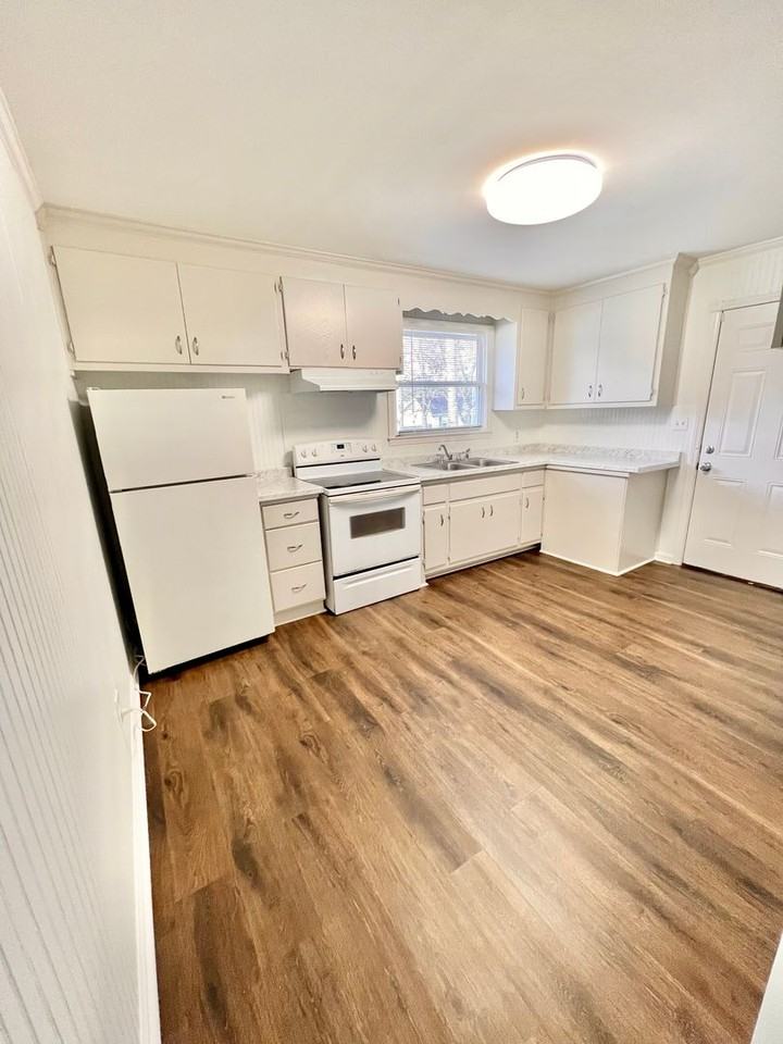 252 Robinwood Ave - Photo 3 of 8