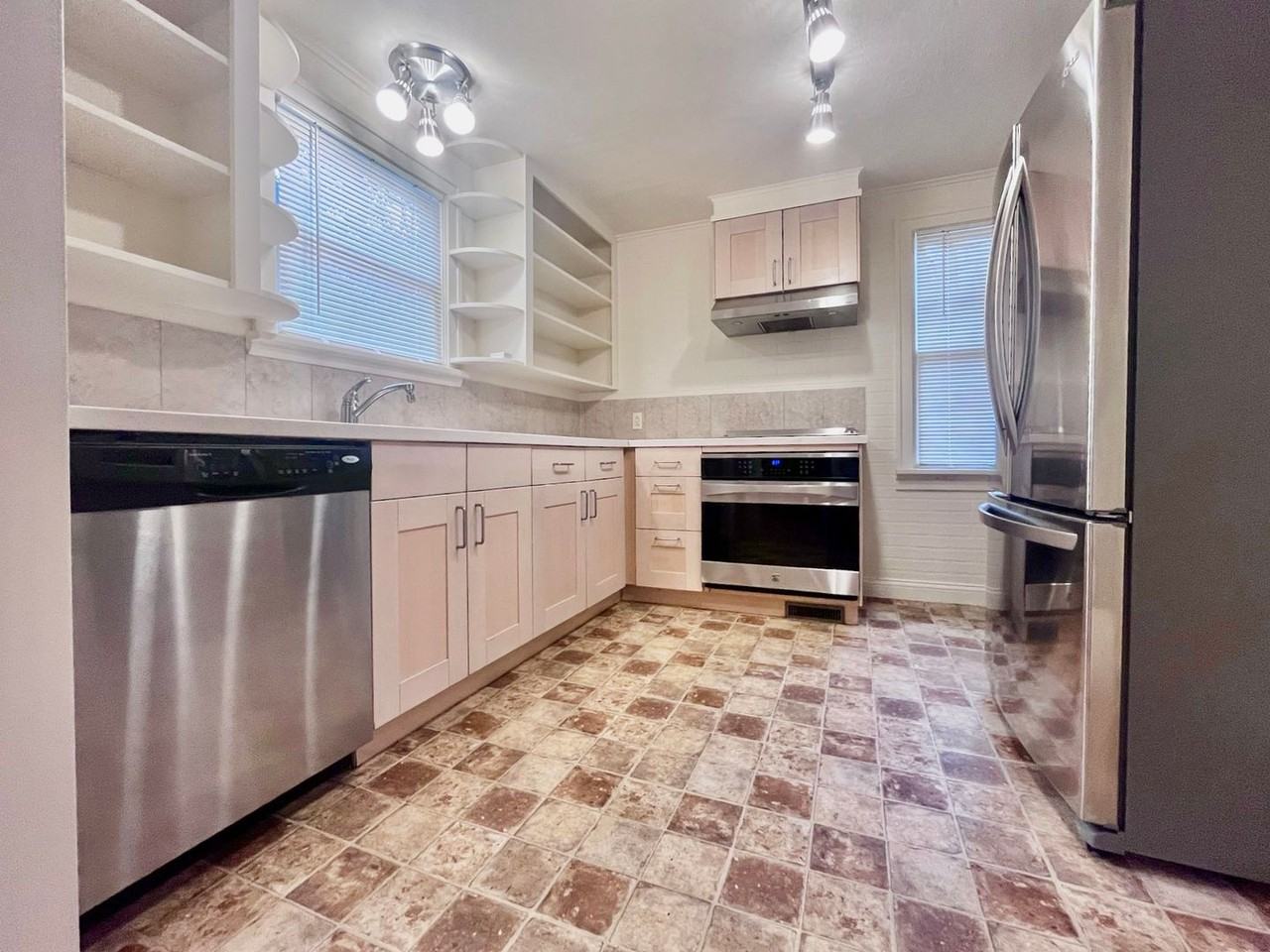 9385 Sw 82nd Ave - Photo 2 of 10