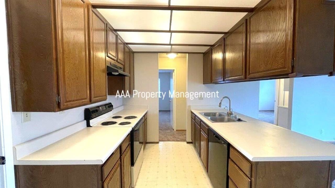 170 Donegal Way - Photo 5 of 26