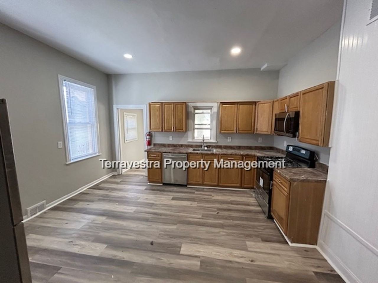 304 Middlesex St - Photo 2 of 12