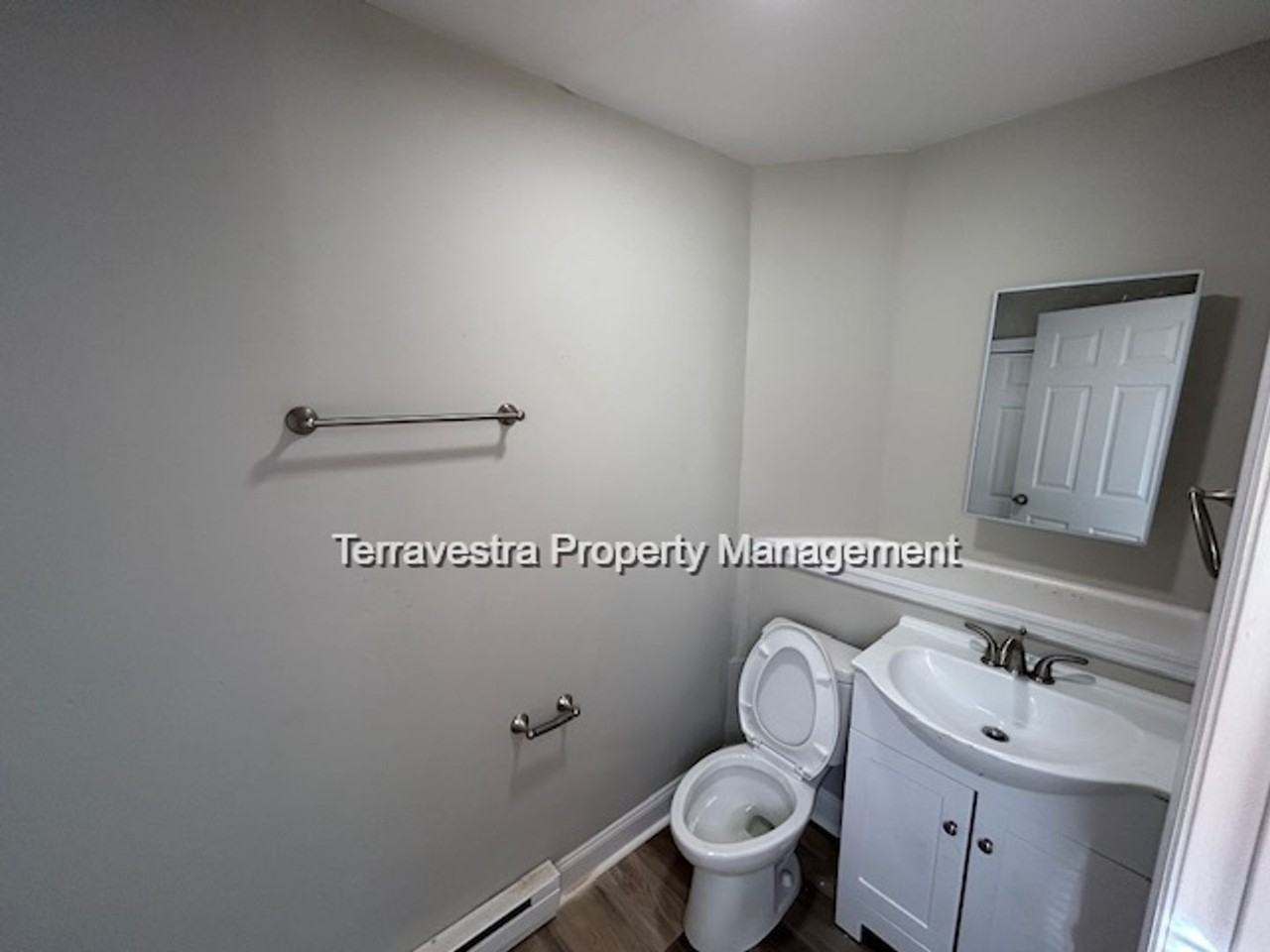 304 Middlesex St - Photo 3 of 12