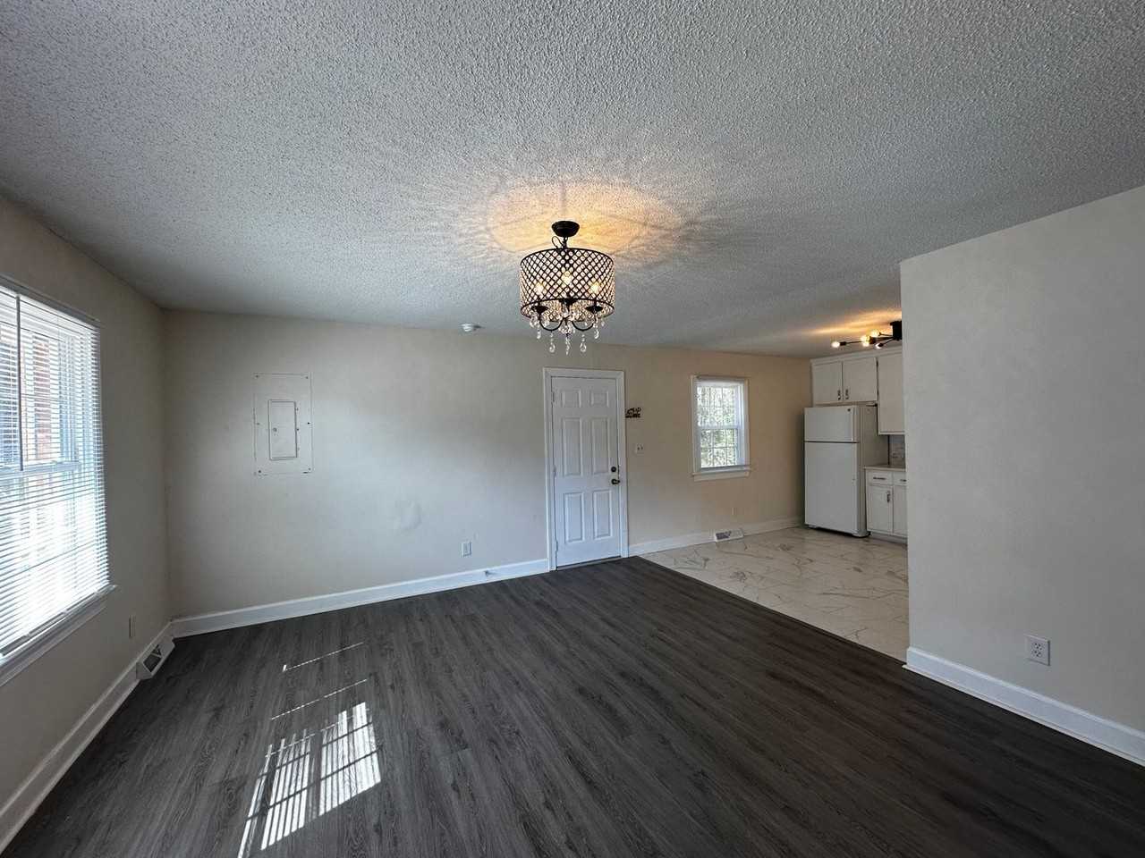 7812 Crady Ct - Photo 3 of 11