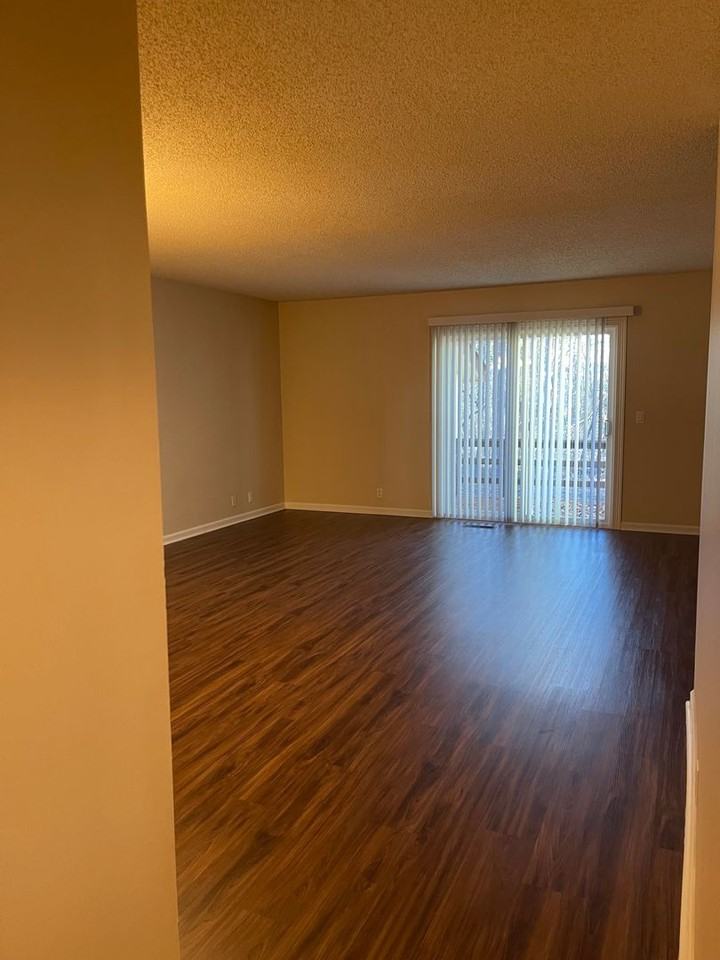 17 Lindsay Ln - Photo 6 of 10