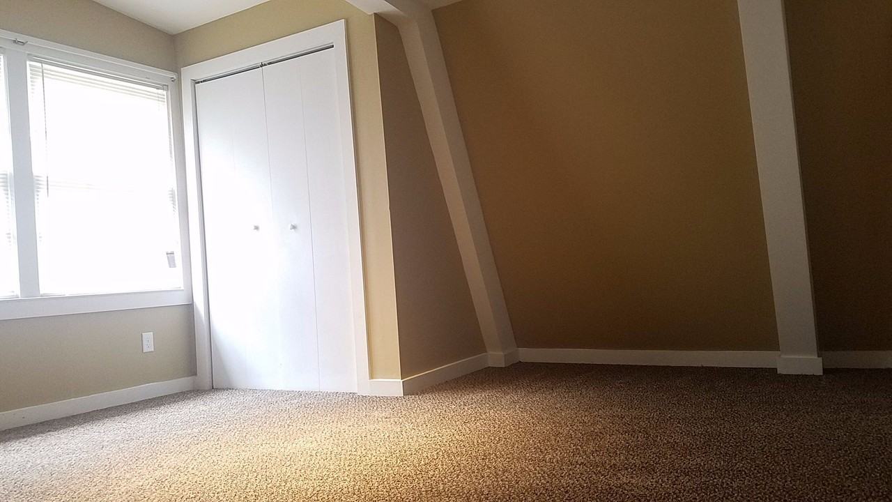 701 Norman Cir - Photo 3 of 18