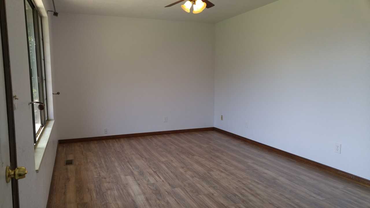 521 E 8800 S - Photo 7 of 19