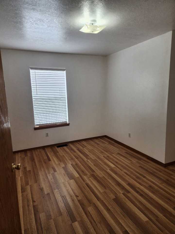 201 Virginia Way - Photo 6 of 20