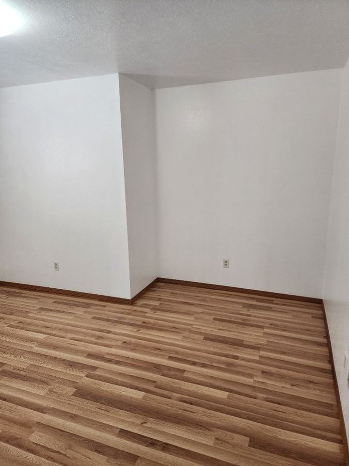 201 Virginia Way - Photo 7 of 20