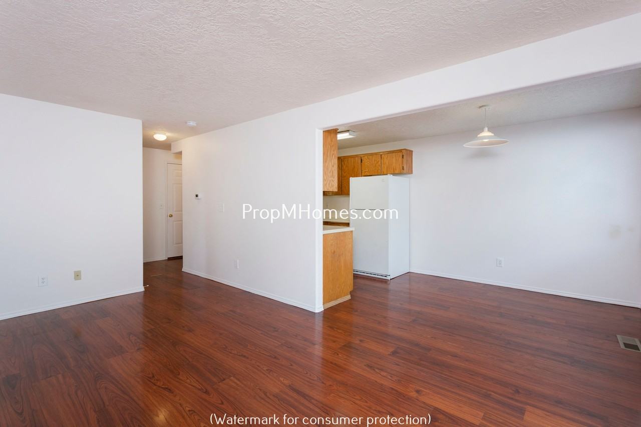 2516 Se 103rd Ave - Photo 2 of 20