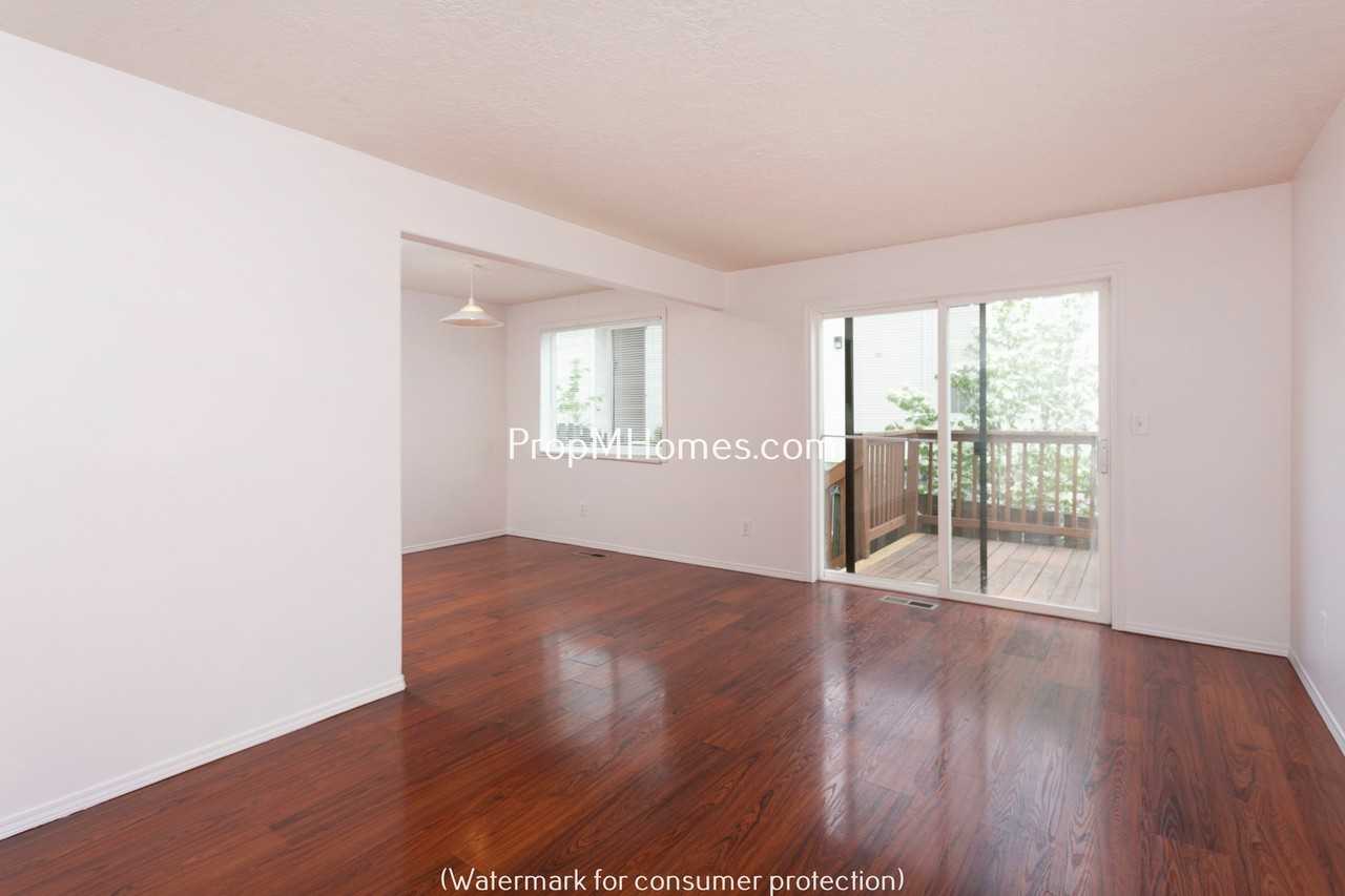 2516 Se 103rd Ave - Photo 3 of 20