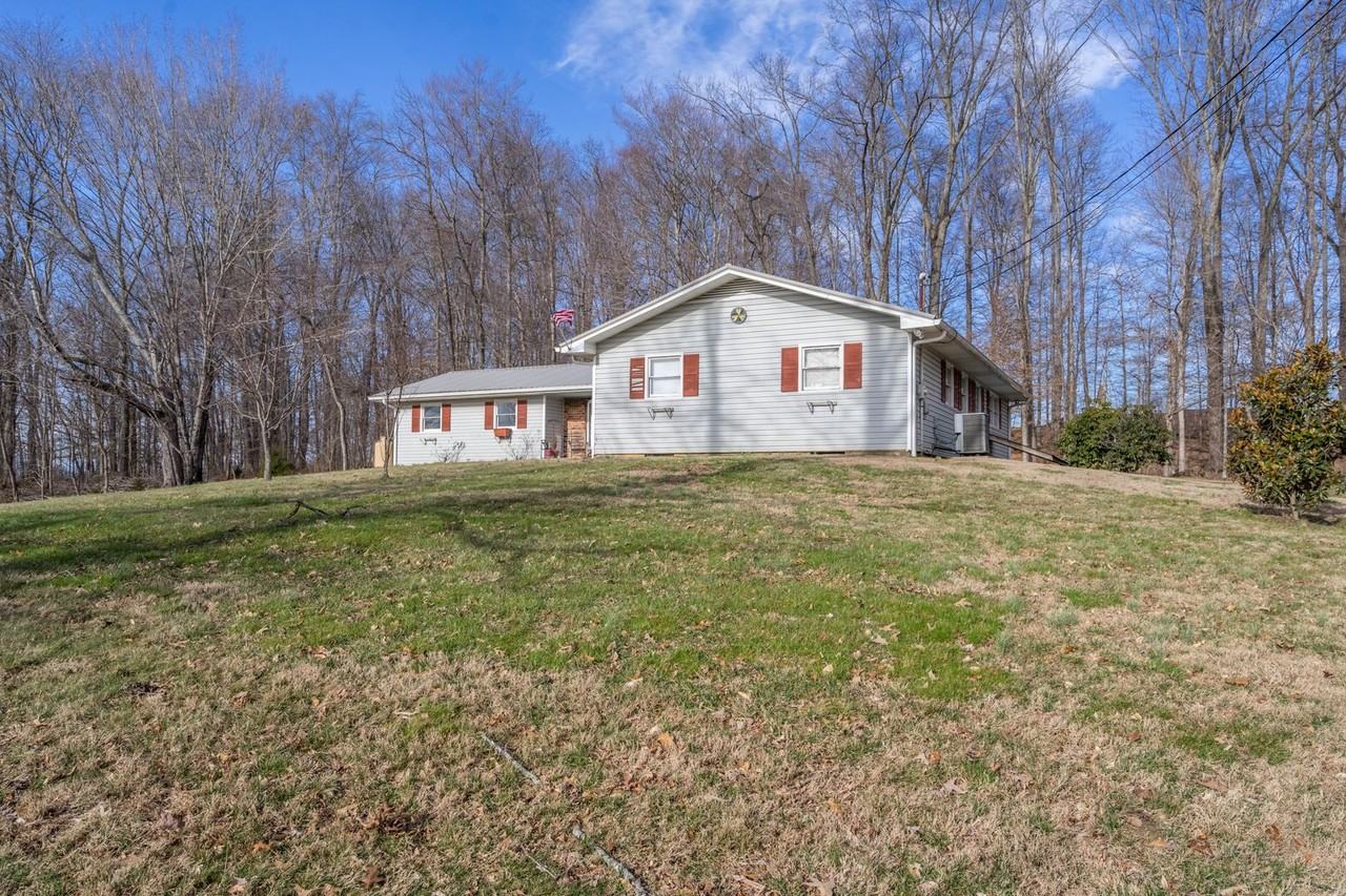 1621 Mill Springs Rd - Photo 2 of 25