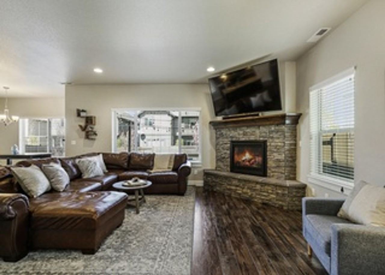 3136 Ne Flagstone Ave - Photo 5 of 26