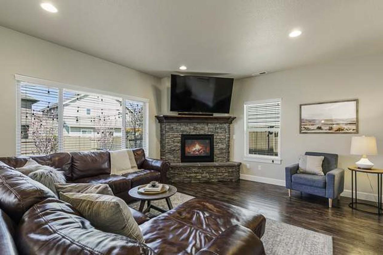 3136 Ne Flagstone Ave - Photo 6 of 26