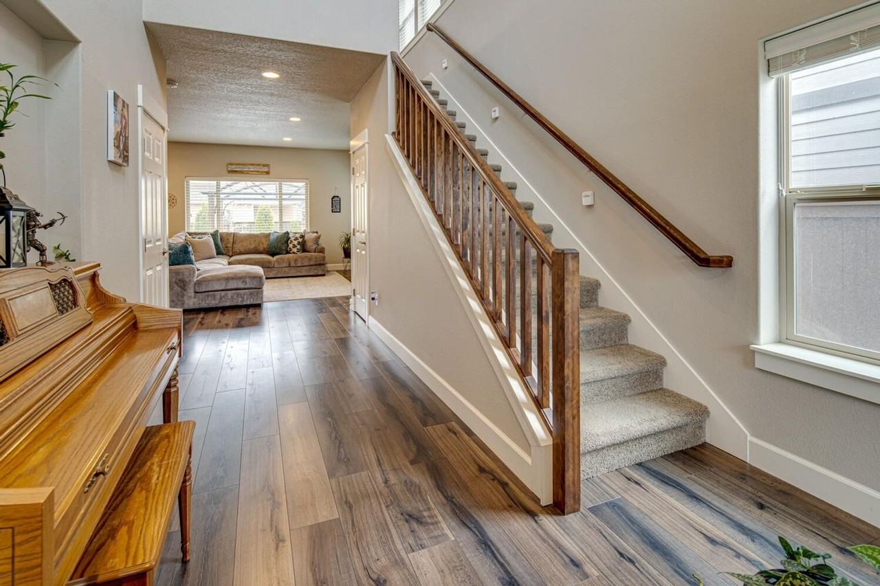 3012 Ne Flagstone Ave - Photo 3 of 28