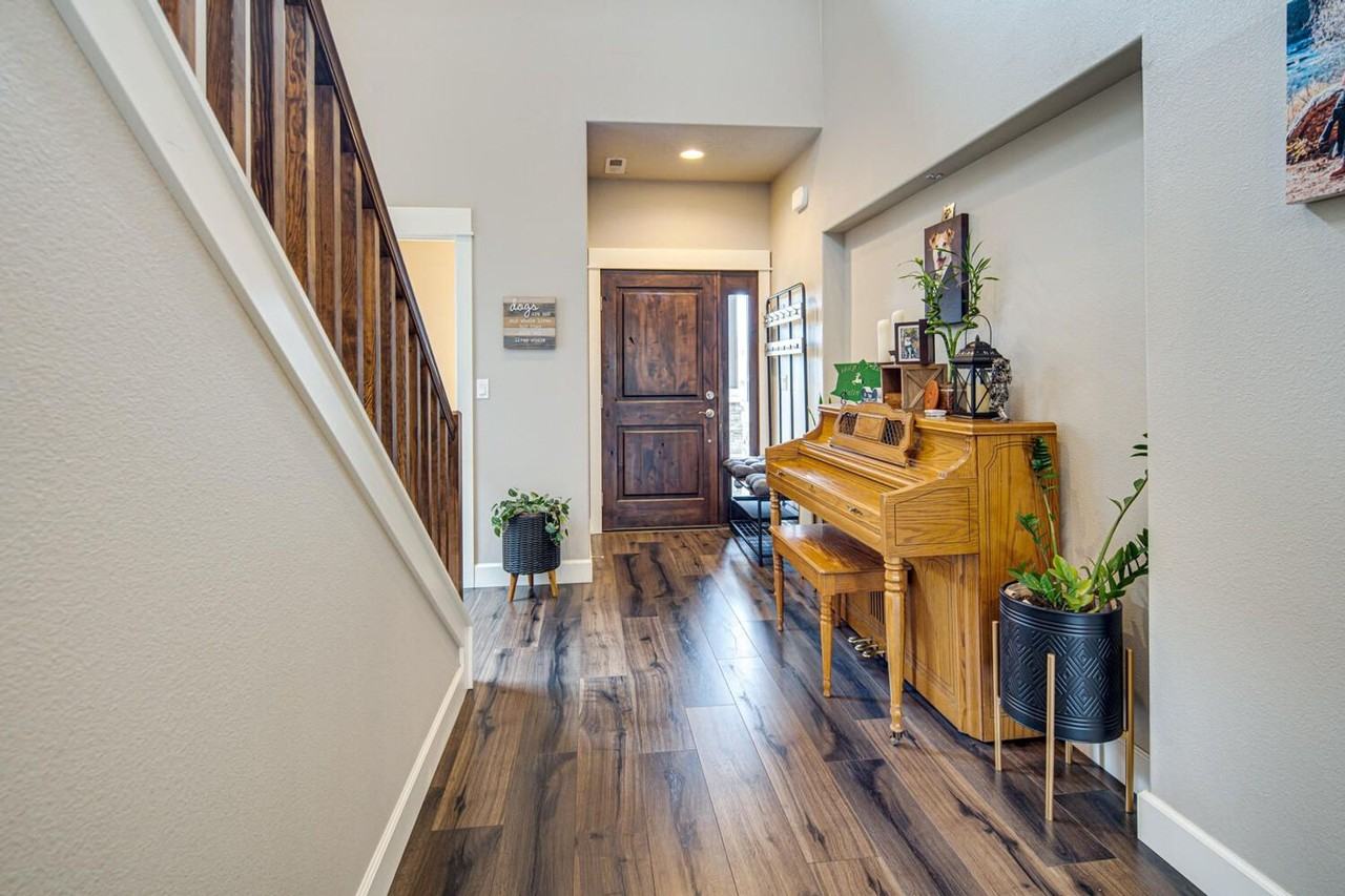 3012 Ne Flagstone Ave - Photo 4 of 28