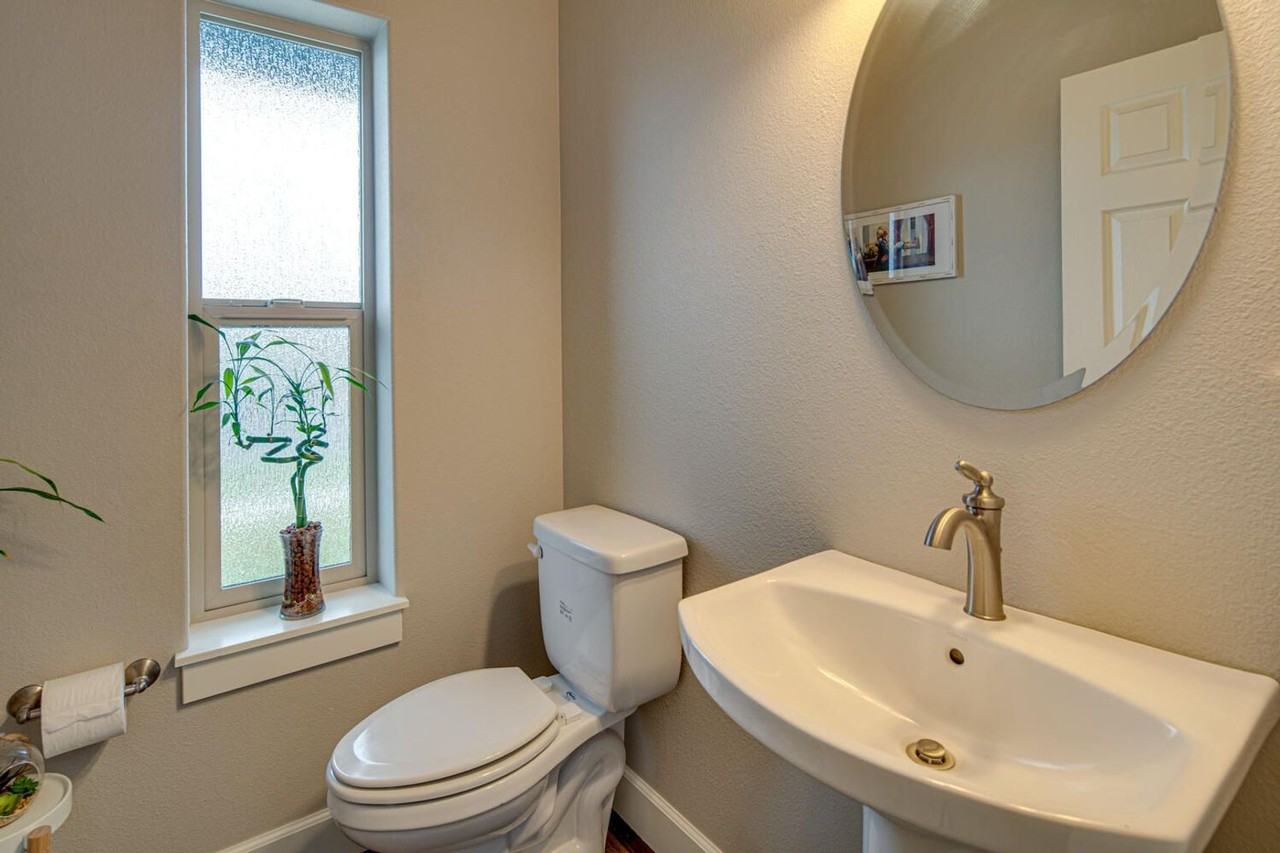 3012 Ne Flagstone Ave - Photo 5 of 28