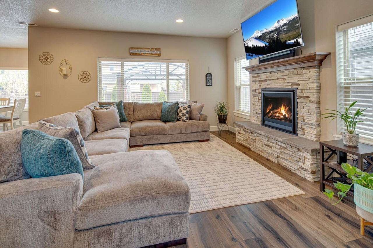 3012 Ne Flagstone Ave - Photo 6 of 28