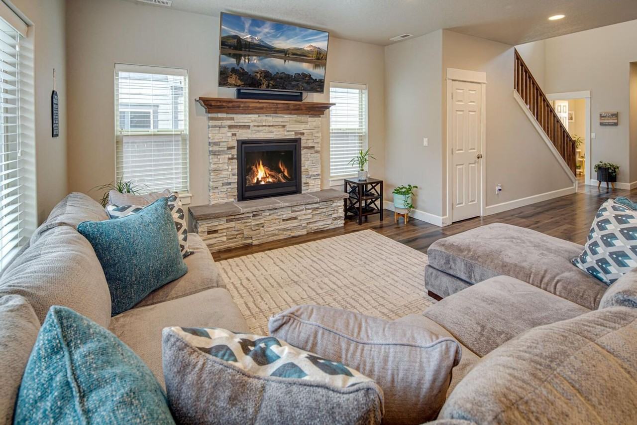 3012 Ne Flagstone Ave - Photo 7 of 28